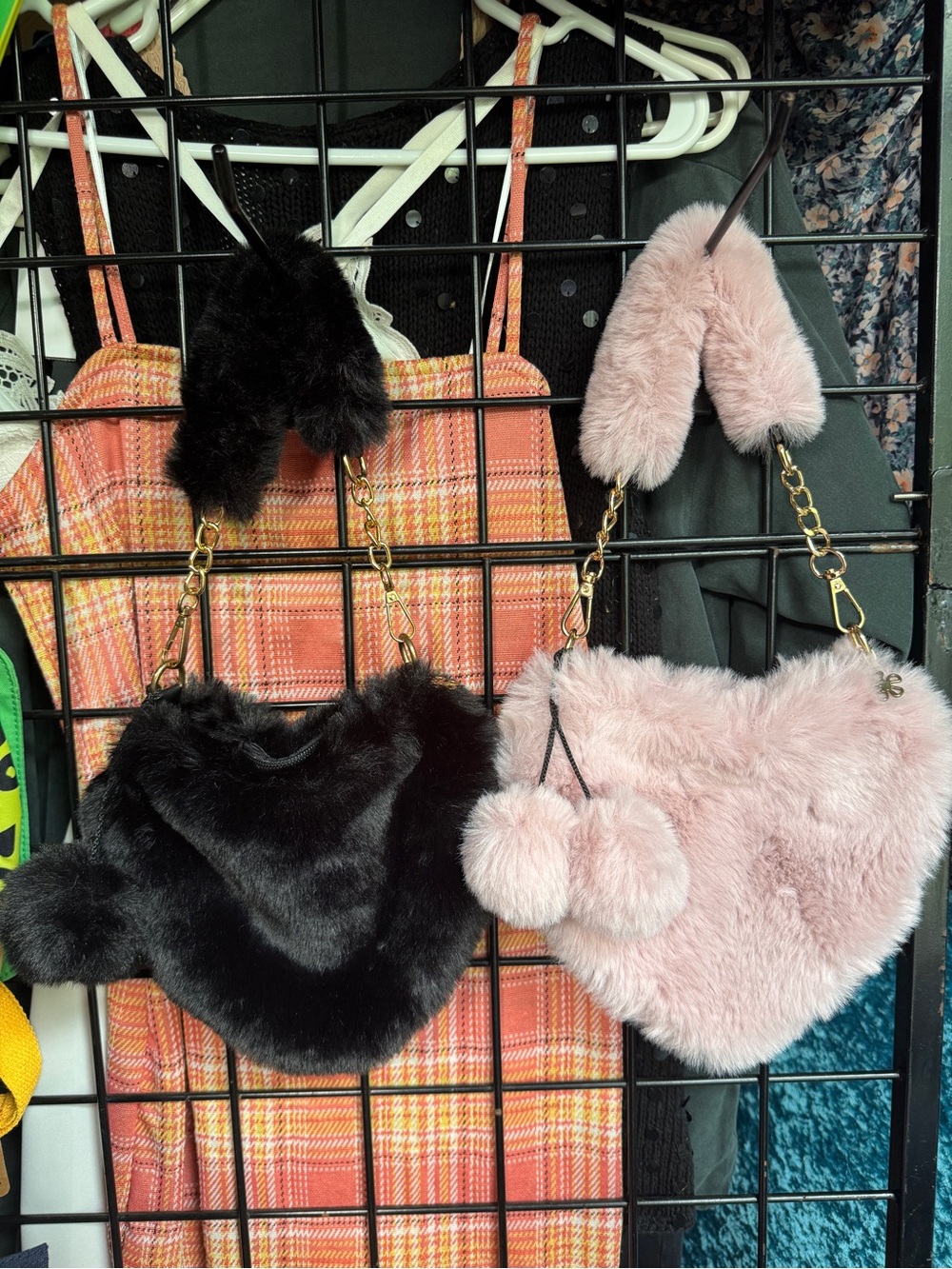 NWOT Faux Fur Fuzzy Heart Mini Bag